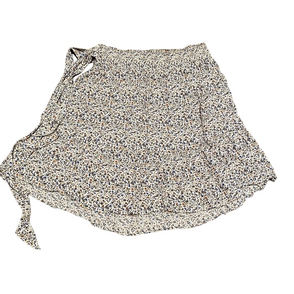 Madewell Tie-Waist Tiered Skirt in Fieldwalk Floral - Picture 7 of 9